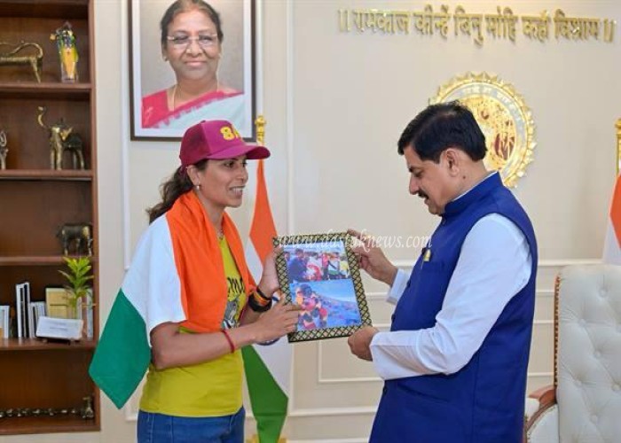 Ujjain मुख्यमंत्री डॉ. यादव से मिलीं पर्वतारोही अंजना यादव 